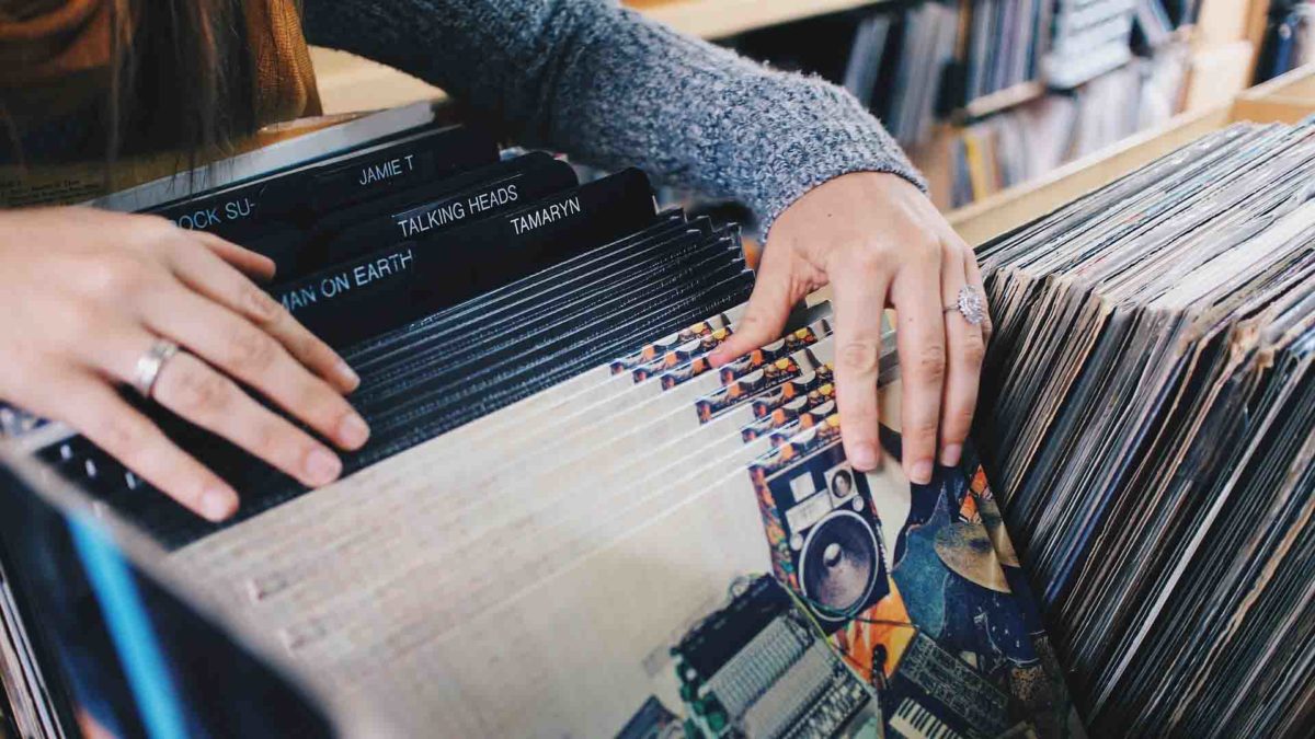 vinyl-records-945396_1920