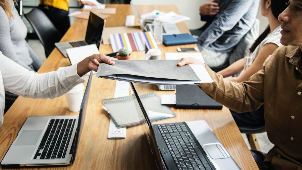 advice-business-colleagues-1161465 Cropped-min advice-business-colleagues-1161465 Cropped-min
