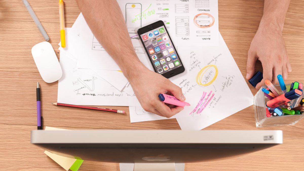 phone and notes Studentische*r Mitarbeiter*in (m/w/d) für das Forschungsprojekt "Gemeinsam Digital - Kompetenzzentrum zur Digitalisierung des Mittelstands" (60-80 Std./Monat) | HIIG