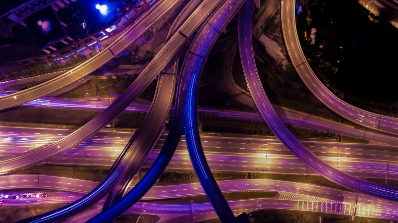 Website_banner_800x450_Job – 6 Titelbild Stellenausschreibung Veranstaltungen und Wissenstransfer: Ein Autobahnkreuz mit vielen Straßen.
