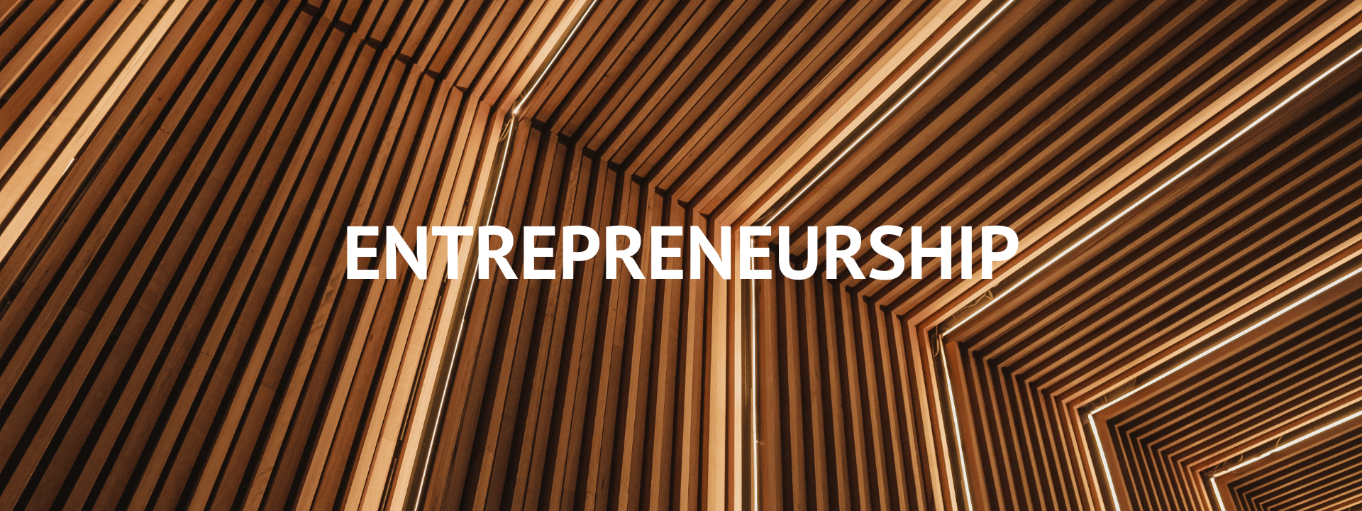 Man sieht ein ein Holzmuster aus verschiedenen Balkenund davor das Wort "Entrepreneurship"