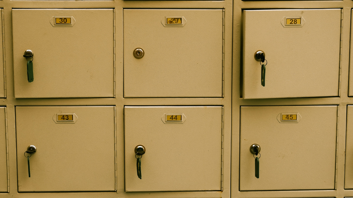 The photo shows yellow lockers, symbolising data protection.