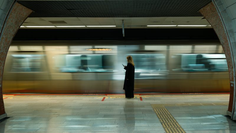 DSA Learning Call_Can the EU Regulate the Attention Economy? A woman is standing on the platform at a railway station