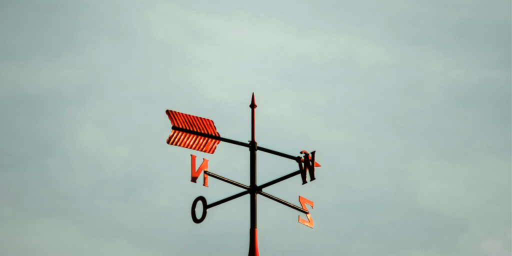 Pressemitteillung_Förderung Ein Wetterhahn der die vier Himmelsrichtungen zeigt symbolisiert neuen Wind und die neuen Forschungsschwerpunkte in der Digitalisierungsforschung am HIIG.