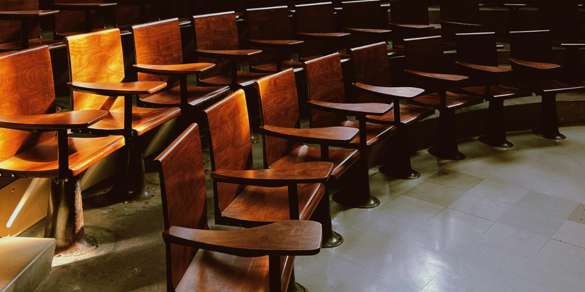 Titelbild_Impactbydesign – 5 Rows of chairs in a higher education setting, symbolising how meaningful impact in technology design begins with understanding real people and their contexts.