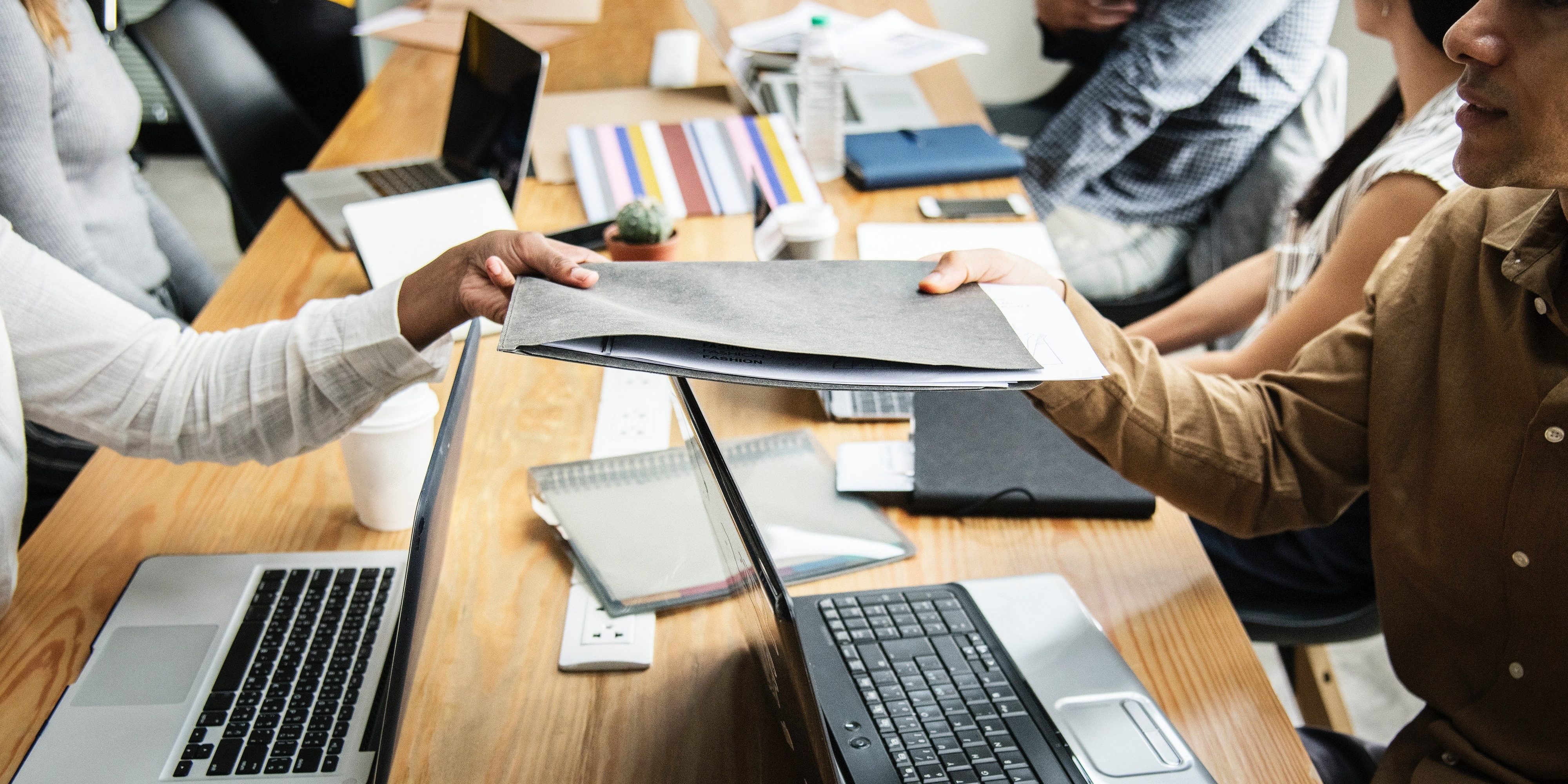 advice-business-colleagues-1161465 Cropped-min advice-business-colleagues-1161465 Cropped-min