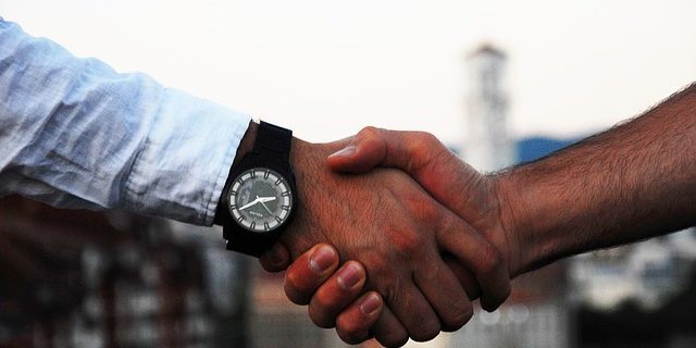 handshake-1513228_640 handshake-1513228_640