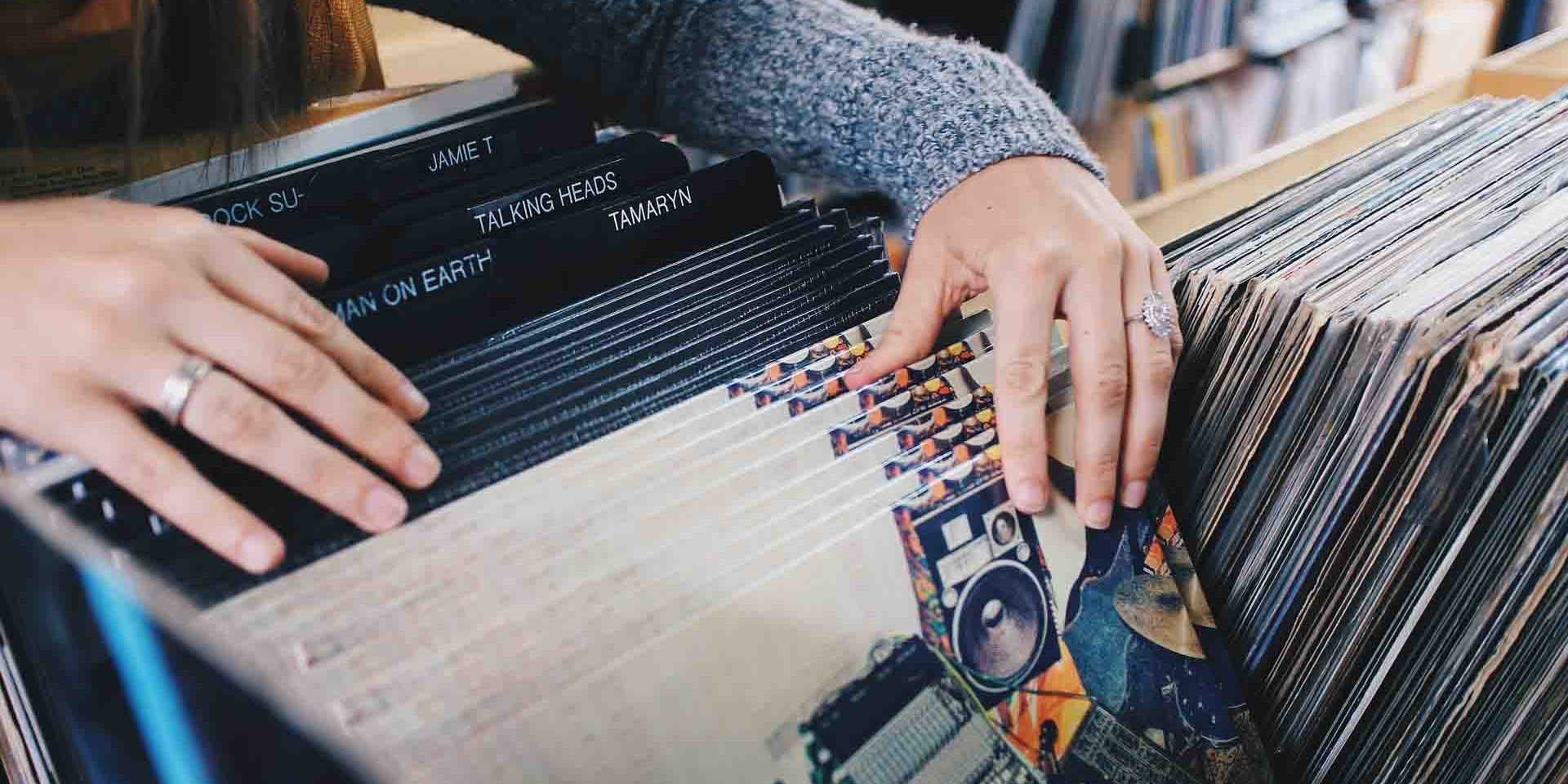 vinyl-records-945396_1920 vinyl-records-945396_1920